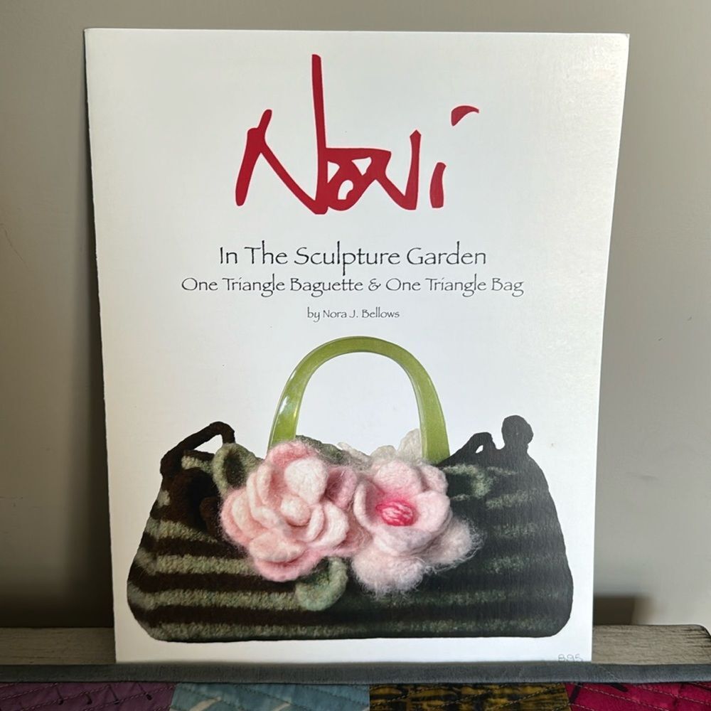 Noni Bag Pattern In The Sculpture Garden by Nora J. Bellows NWT